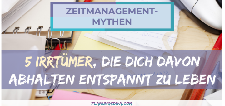 Artikel über 5 Zeitmanagement-Mythen ohne die wir entspannter Leben können. Bild mit Notizen und Kaffeeringen auf Schreibtisch